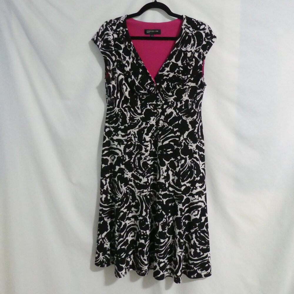 JONES NEW YORK DRESS | size 12 | Black and White V Neck Sleeveless Dress
